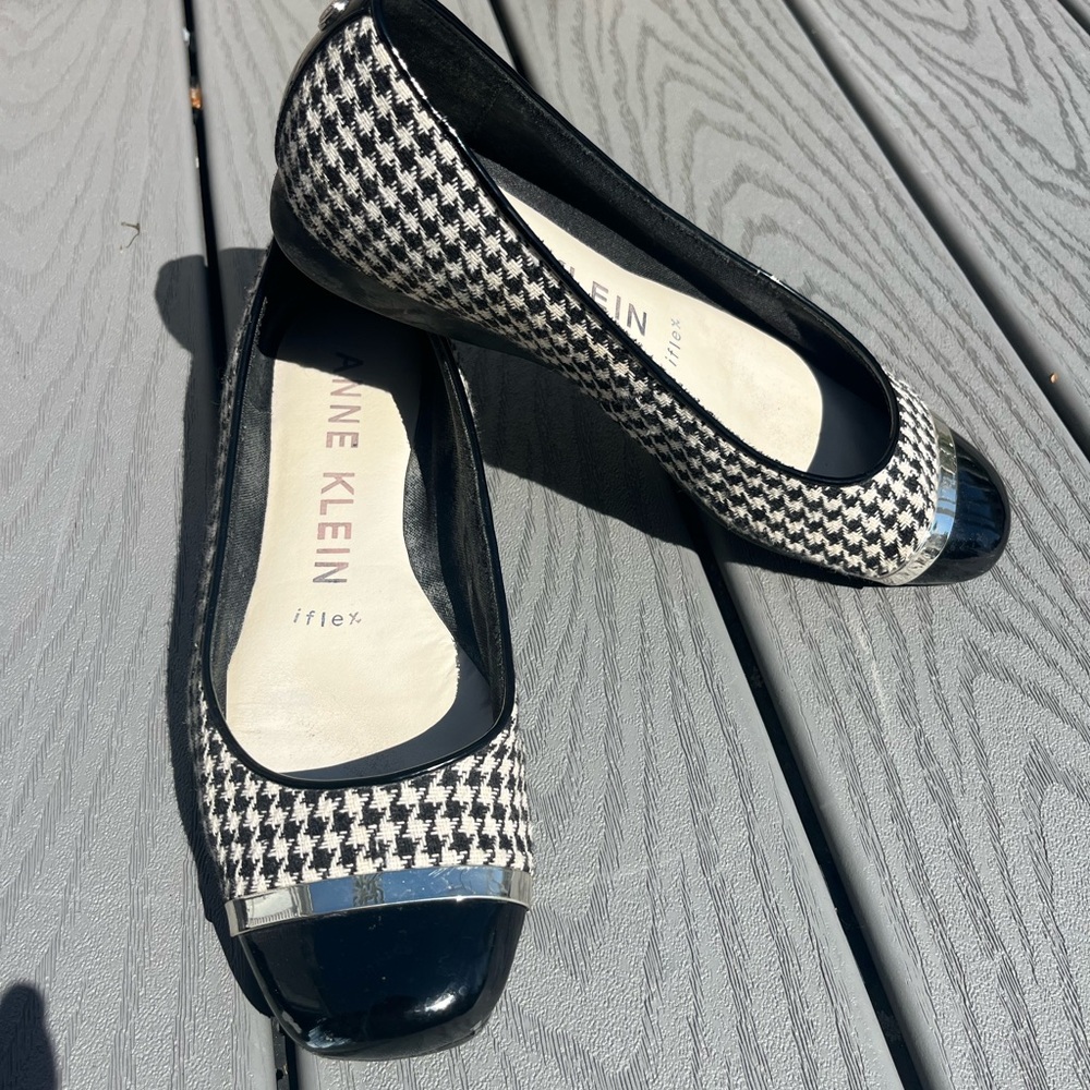Anne Klein IFLEX Black and White Houndstooth Flats Size 6.5 PreOwned